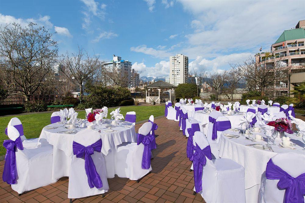 Coast Plaza Hotel And Suites Vancouver Exterior photo