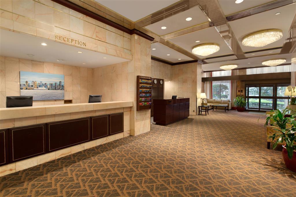 Coast Plaza Hotel And Suites Vancouver Interior photo