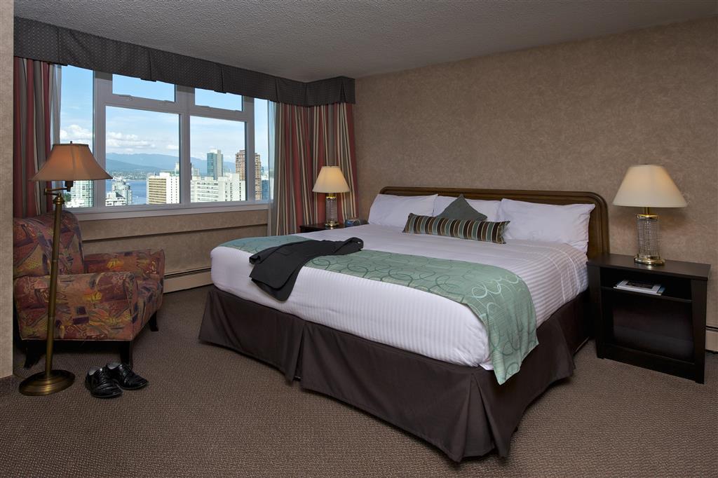 Coast Plaza Hotel And Suites Vancouver Room photo