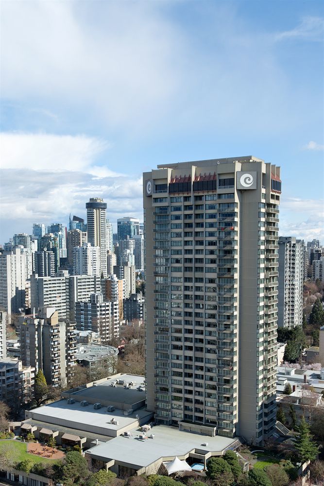 Coast Plaza Hotel And Suites Vancouver Exterior photo