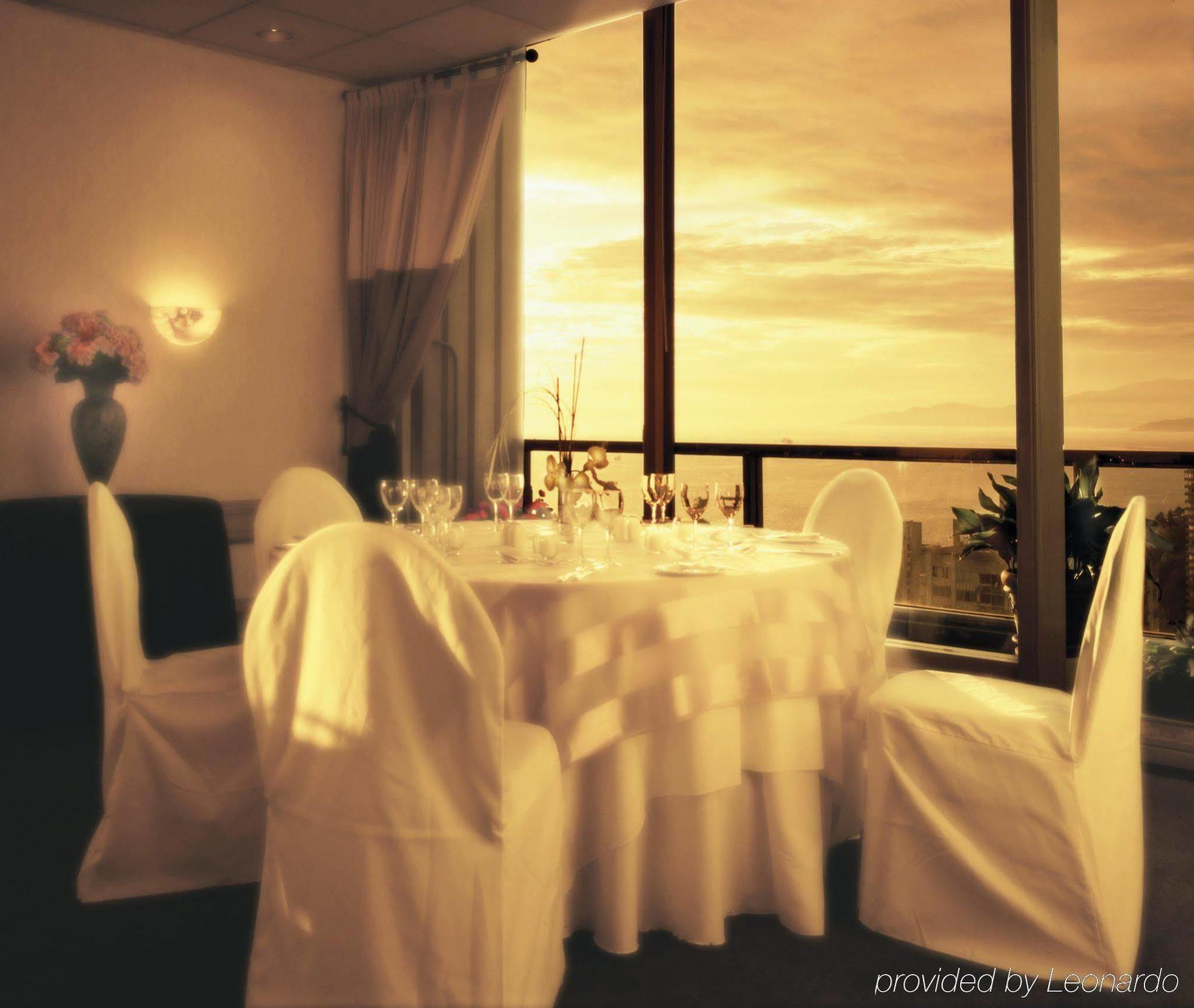 Coast Plaza Hotel And Suites Vancouver Restaurant photo