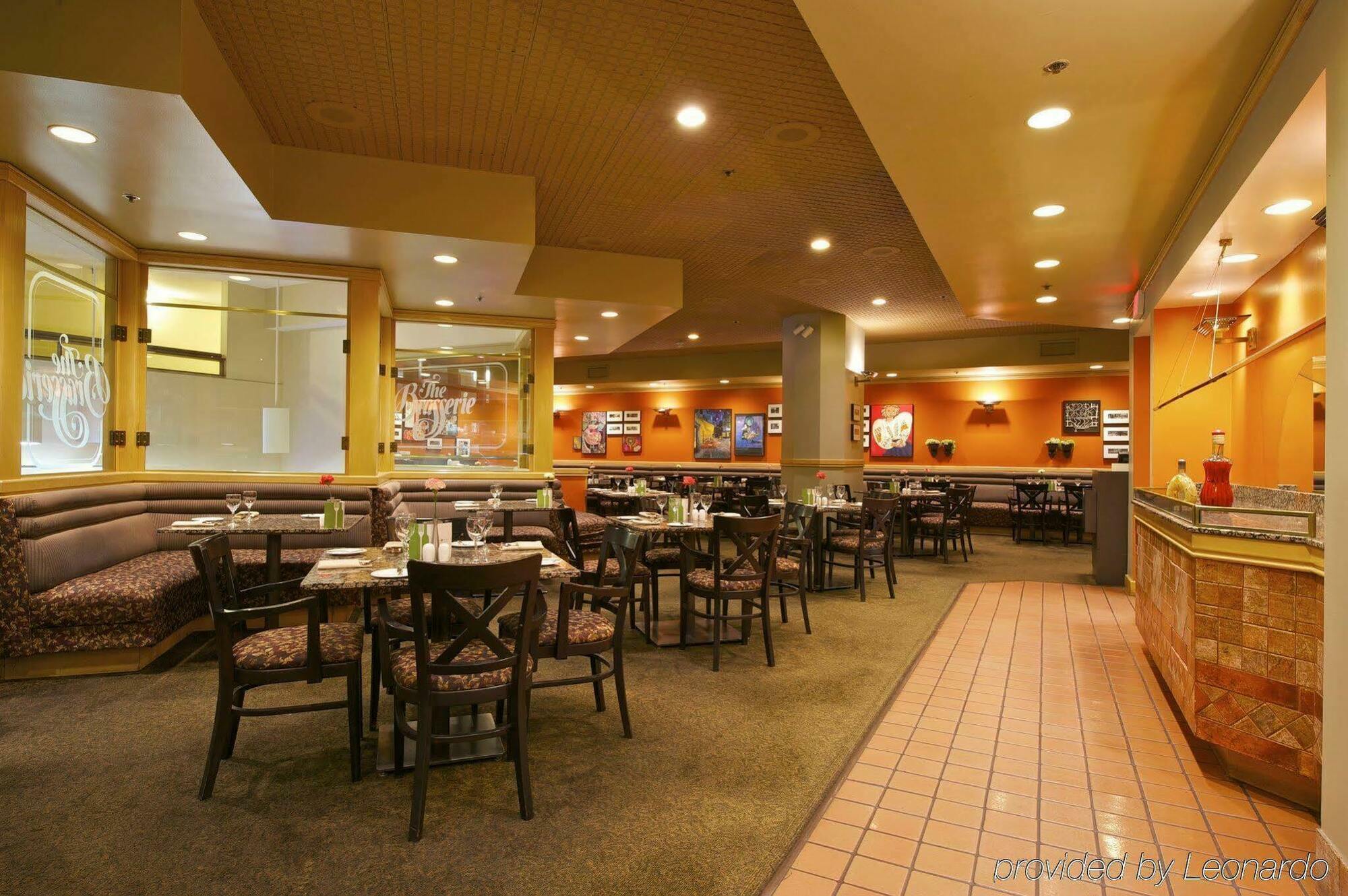 Coast Plaza Hotel And Suites Vancouver Restaurant photo